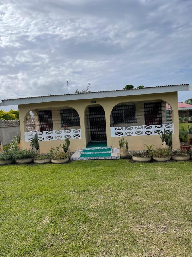 Janessa'S Dwellery Bed & Breakfast Port Vila Ngoại thất bức ảnh